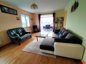 Posezení v ubytování Au calme, les pieds dans l'eau, 106 Route de la Pointe de Ruault 56370 SARZEAU