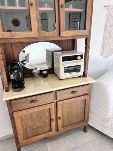 a counter with a microwave and a toaster oven on it at Apartamento Doña Pia Mijas in Mijas