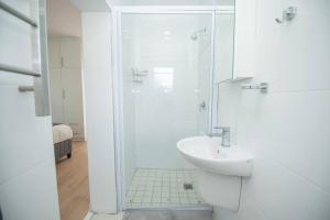 Koupelna v ubytování Verdi Luxury Cottage 2 + 34 fotografií