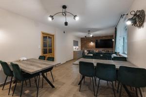 Køkken eller tekøkken på Pokoje i Apartamenty U DRAGONKA Śniadania i Obiady