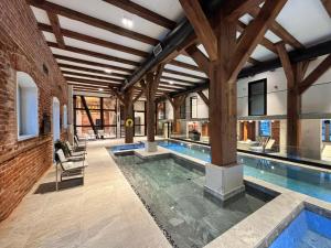 Bazén v ubytování Michaelson Boutique Hotel & SPA Brícoła nebo v jeho okolí