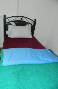 a bed with a red and blue blanket and white pillows at GITE DETAPE DAR AGSWAL DOUAR WANSKRA OUED IMNANE ASNI MARRAKECh in Tacheddirt