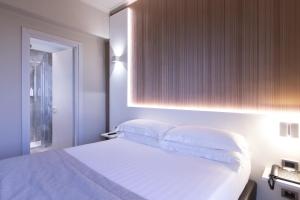 Postel nebo postele na pokoji v ubytování Garner Hotel Rome Aurelia by IHG