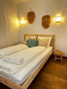 a bed in a room with two lights on the wall at Guesthouse Ca'Artù in Pozo Izquierdo