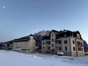Nespecifikovaný výhled na hory nebo výhled na hory při pohledu z hotelu