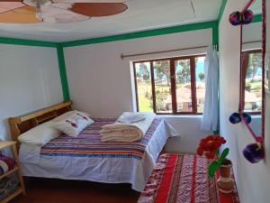 Ένα ή περισσότερα κρεβάτια σε δωμάτιο στο kaypi rosas wasi Amantani