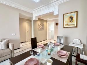 Posezení v ubytování Grand Appartement Vue mer à Ain Diab - Calme Absolu