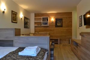a bedroom with a bed and a counter with towels on it at Privatni apartman u sklopu aparthotela Vucko 002 in Jahorina