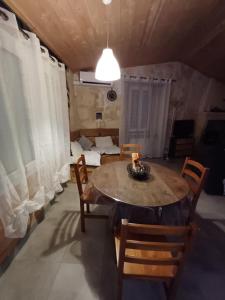 a room with a table and chairs and a bedroom at Ambiance chalet in Prignac-et-Marcamps +2 photos