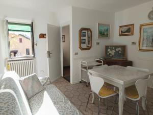 A seating area at Maddalena House