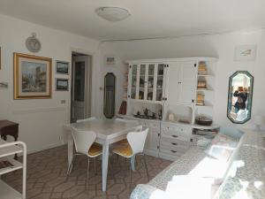 A seating area at Maddalena House