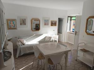 A bed or beds in a room at Maddalena House