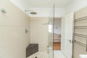Ένα μπάνιο στο Verdi Luxury Cottage 3 +44 φωτογραφίες