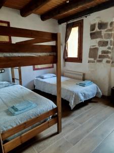 a bedroom with two bunk beds and a window at MARILLUNA aixoplucrural in Montblanquet