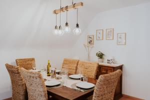 a dining room with a table and rattan chairs at Moderne Wohnung in Siershahn - Westerwald in Siershahn