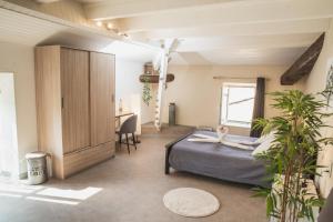 Gallery image of Les Voûtes - Chambres d'Hôtes à Lanas en Sud Ardèche - Près de Vogüé, Balazuc, Grotte Chauvet - Demi-Pension - Terrasse, Parking in Lanas