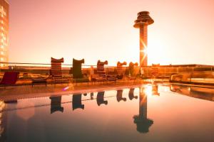 Bazén v ubytování Clarion Hotel Arlanda Airport Terminal nebo v jeho okolí