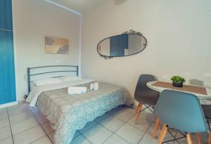A bed or beds in a room at Cherry House Még 13 kép