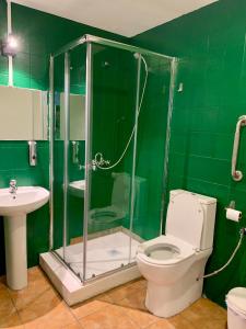 Koupelna v ubytování Spanglish Hostel Benidorm
