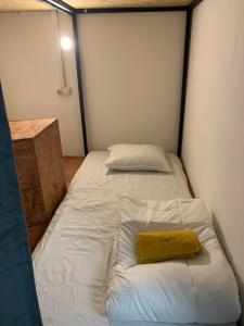 Postel nebo postele na pokoji v ubytování Spanglish Hostel Benidorm