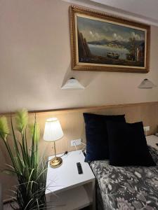 Voodi või voodid majutusasutuse Renthouse Guest Apartment LOREEN toas