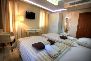 Llit o llits en una habitació de Boutique Hotel Sulić