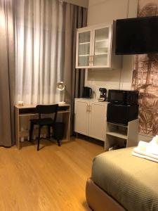 Η κουζίνα ή μικρή κουζίνα στο L'URBANA Rooms