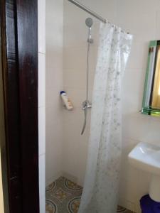 Koupelna v ubytování Beta Rooms Double Bedroom Gome Fortress Business Center Dansoman Accra