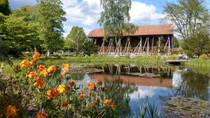 a pavilion in a park with a pond and flowers at Apartmentzimmer KEINE MONTEURE in Rheine