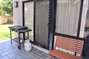 Kawasan patio atau luaran di Lazy Choose-Day - Bring your own linen.