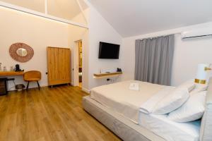 Postel nebo postele na pokoji v ubytování Hotel 5 HILLS DRAGASANI