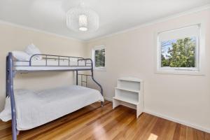 Ένα ή περισσότερα κρεβάτια σε δωμάτιο στο Minifie Beach House 13