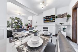 Χώρος καθιστικού στο Charming City Retreat,4 Bedroom House,Garden,Free Parking