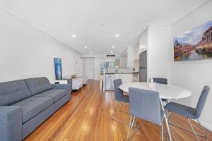 Posezení v ubytování Sydney CBD Studio I City Views I Sleeps 4 People