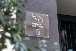 a sign on a building that says elephant and castle at Elephant and Castle - Exclusive Holiday Home in Catania