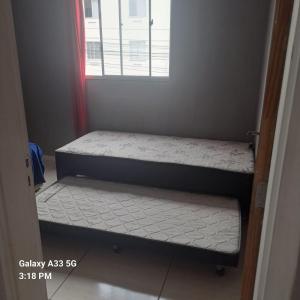 Uma cama ou camas num quarto em Família BRUMAR Condominio Dellos