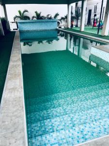 Bazén v ubytování 3 & 4 Bedroom Luxury Home Lekki nebo v jeho okolí