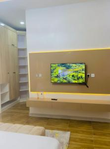 Postel nebo postele na pokoji v ubytování 3 & 4 Bedroom Luxury Home Lekki