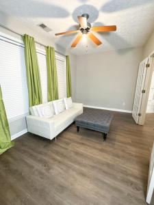 Fotografie z fotogalerie ubytování Cozy 3BR Home Near ATL Airport v destinaci Fairburn