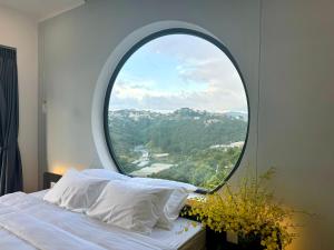 Katil atau katil-katil dalam bilik di Sky View Memory Inn
