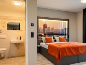 Postel nebo postele na pokoji v ubytování JustStay München Hotel & Apartments