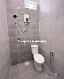 a bathroom with a toilet and a shower at Homestay Kulim, Cempaka Homestay Desa Kayangan in Kampong Padang Meha