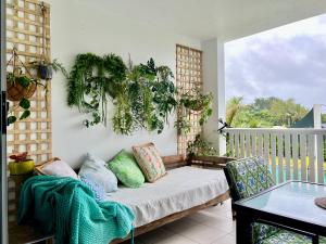 Balkoni atau teres di Tropical resort vibes - Northern beaches Cairns