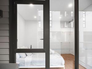 Fotografie z fotogalerie ubytování Modern Split Level 2Bed with Pool v destinaci Sydney