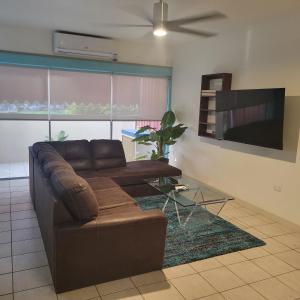 TV/trung tâm giải trí tại Cozy Accommodations - Abbey Hope View