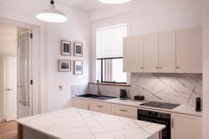 Gallery image of Harrington House luxury apartment in CBD in Hobart