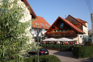 a building with white umbrellas in front of it at Hotel Bürgerhof in Hohenstein-Ernstthal