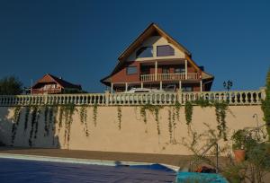 a house on top of a wall with a fence at Willa Wuja Sama in Zawóz