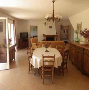 a kitchen and dining room with a table and chairs at Gite De Costebelle in Tavernes