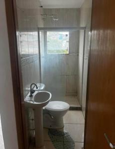 a bathroom with a sink and a toilet at Confort Casa in São João de Meriti